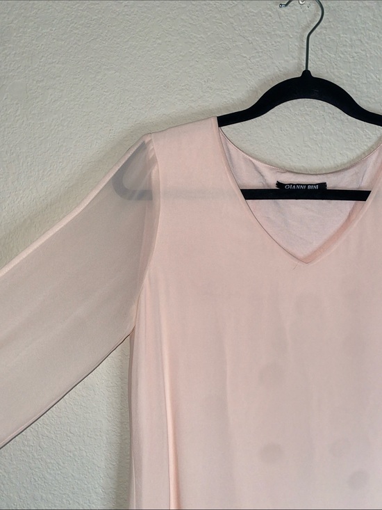 Gianni Bini Dresses & Skirts - 💋 Gianni Bini light pink chiffon dress long slit open sleeves and a lined body!